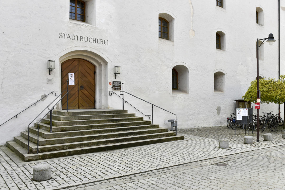 Eingang Stadtb&uuml;cherei Herzogskasten