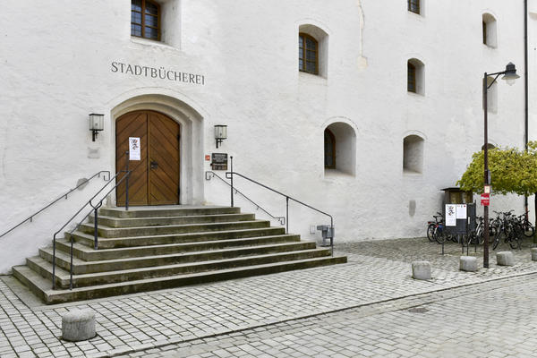 Bild vergr��ern: Eingang Stadtb�cherei Herzogskasten