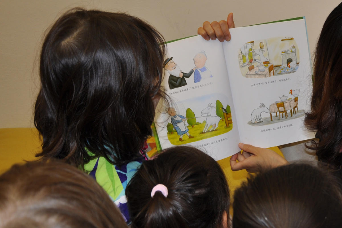 Vorlesen in der Kinderb&uuml;cherei