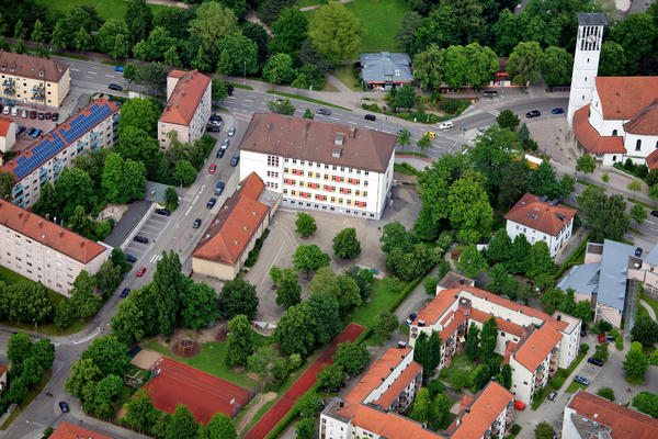 Bild vergr��ern: Grundschule M�nchener Stra�e / Hort Hundertschritt / Schulkindergarten