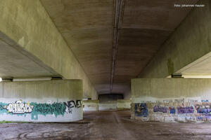 Autobahnbr&uuml;cke
