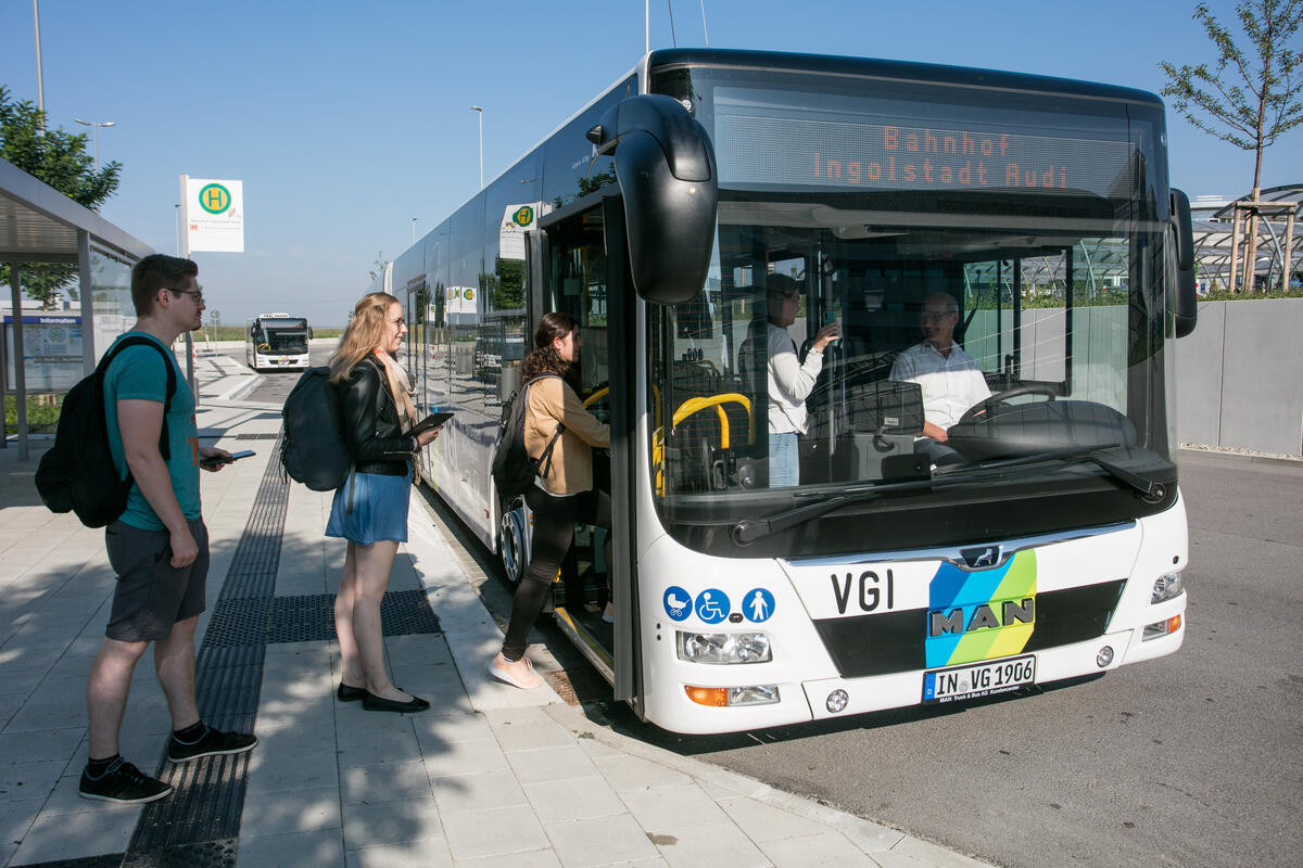 VGI Bus mit fahrg&auml;sten