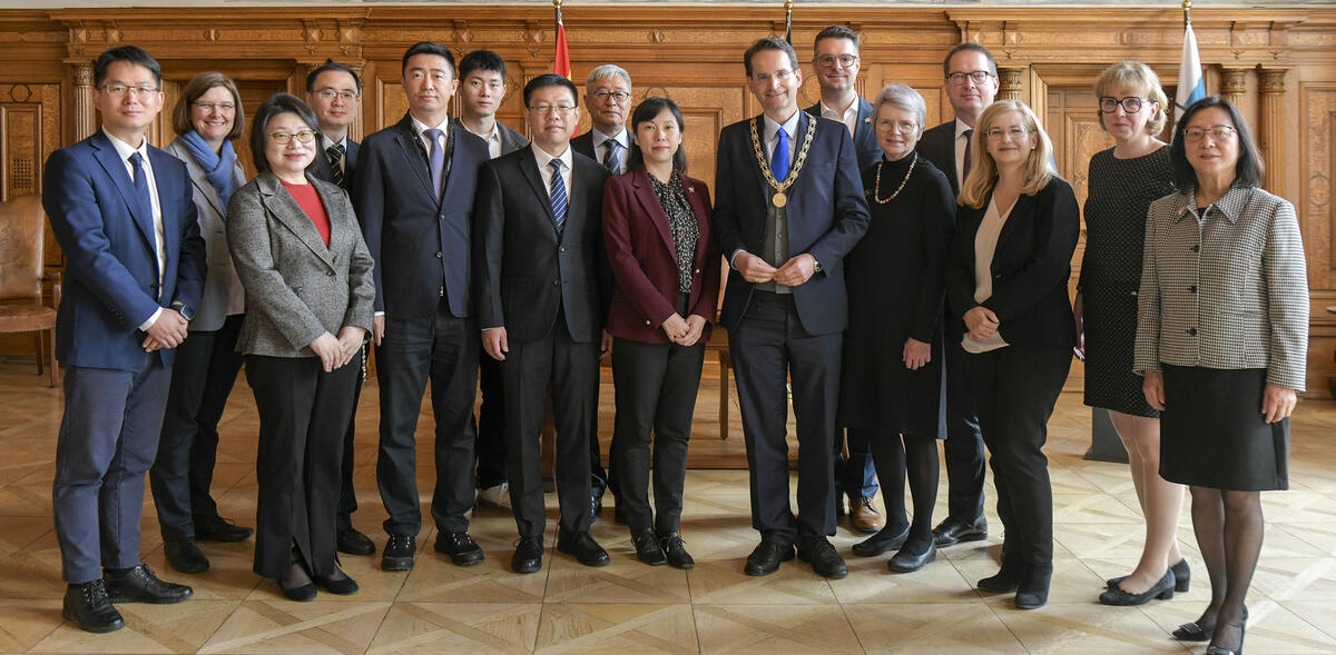 Delegation aus Foshan mit den Vertreterinnen und Vertreter der Stadt Ingolstadt 