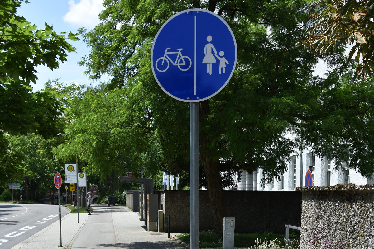 Getrennter Geh- und Radweg