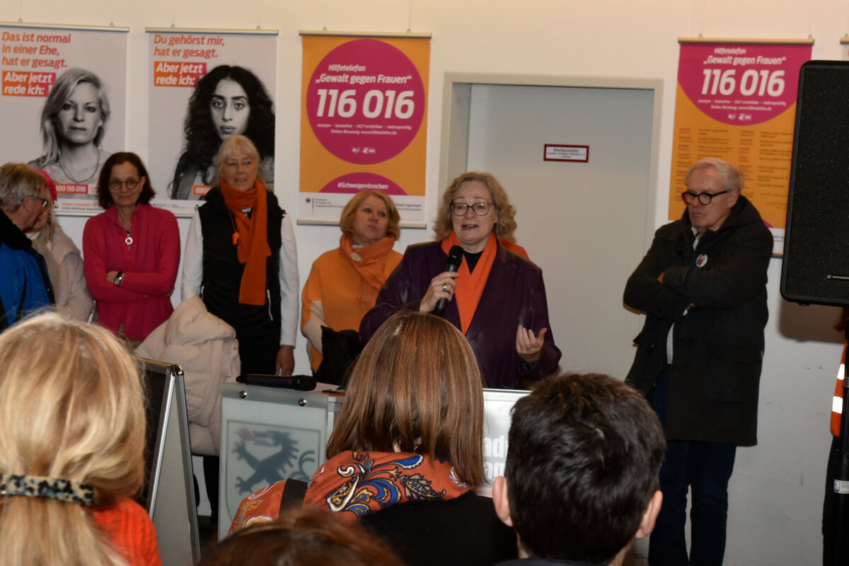 B&uuml;rgermeisterin Petra Kleine am Orange Day