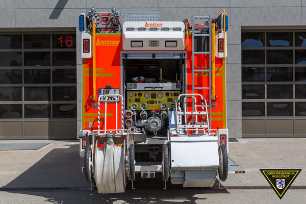 Hilfeleistungsl&ouml;schgruppen&shy;fahrzeuge (HLF) - Heckansicht