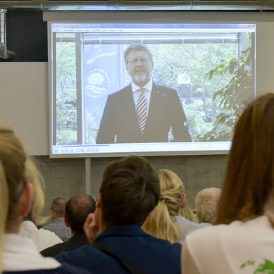 Bild vergr&ouml;&szlig;ern: Videobotschaft von Dr. Marcel Huber