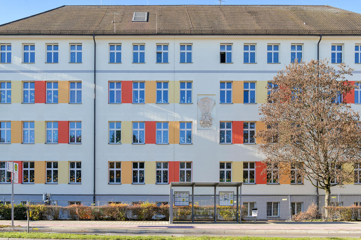 Hort Hundertschritt in der Schule an der M&uuml;nchener Stra&szlig;e
