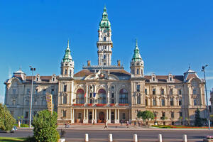 Bild vergr&ouml;&szlig;ern: Rathaus der Stadt Győr