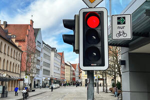 Bild vergr&ouml;&szlig;ern: Fahrradgr&uuml;npfeil als Vorbild f&uuml;r andere Kommunen