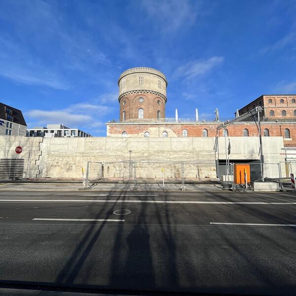 Fundamente des Seitenfl&uuml;gels zur Schlossl&auml;nde
