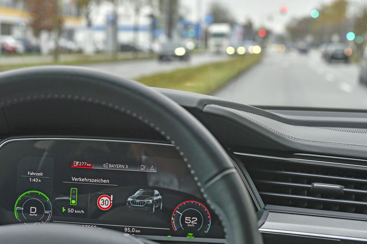 Audi vernetzt erstmals neue Modelle mit st&auml;dtischen Ampeln