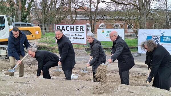 Spatenstich f&uuml;r das Holztheater