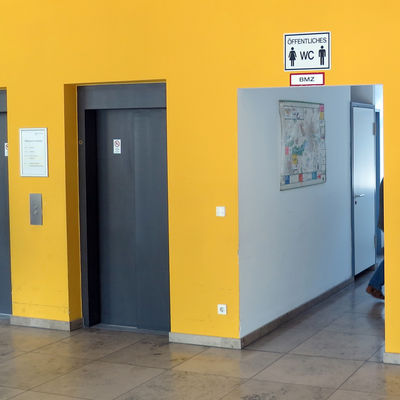 Bild vergr&ouml;&szlig;ern: Zugang zum WC im EG Soziales Rathaus