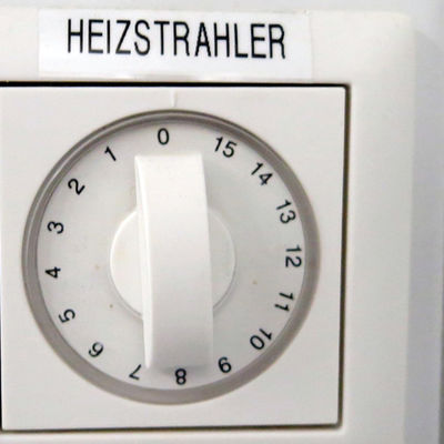 Bild vergr&ouml;&szlig;ern: Im roten Kreis befindet sich der Schalter f&uuml;r den Heizstrahler