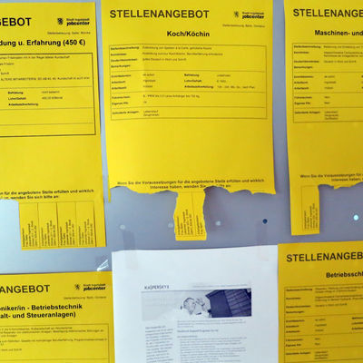 Bild vergr&ouml;&szlig;ern: Aushang der Stellenangebote aus der Region