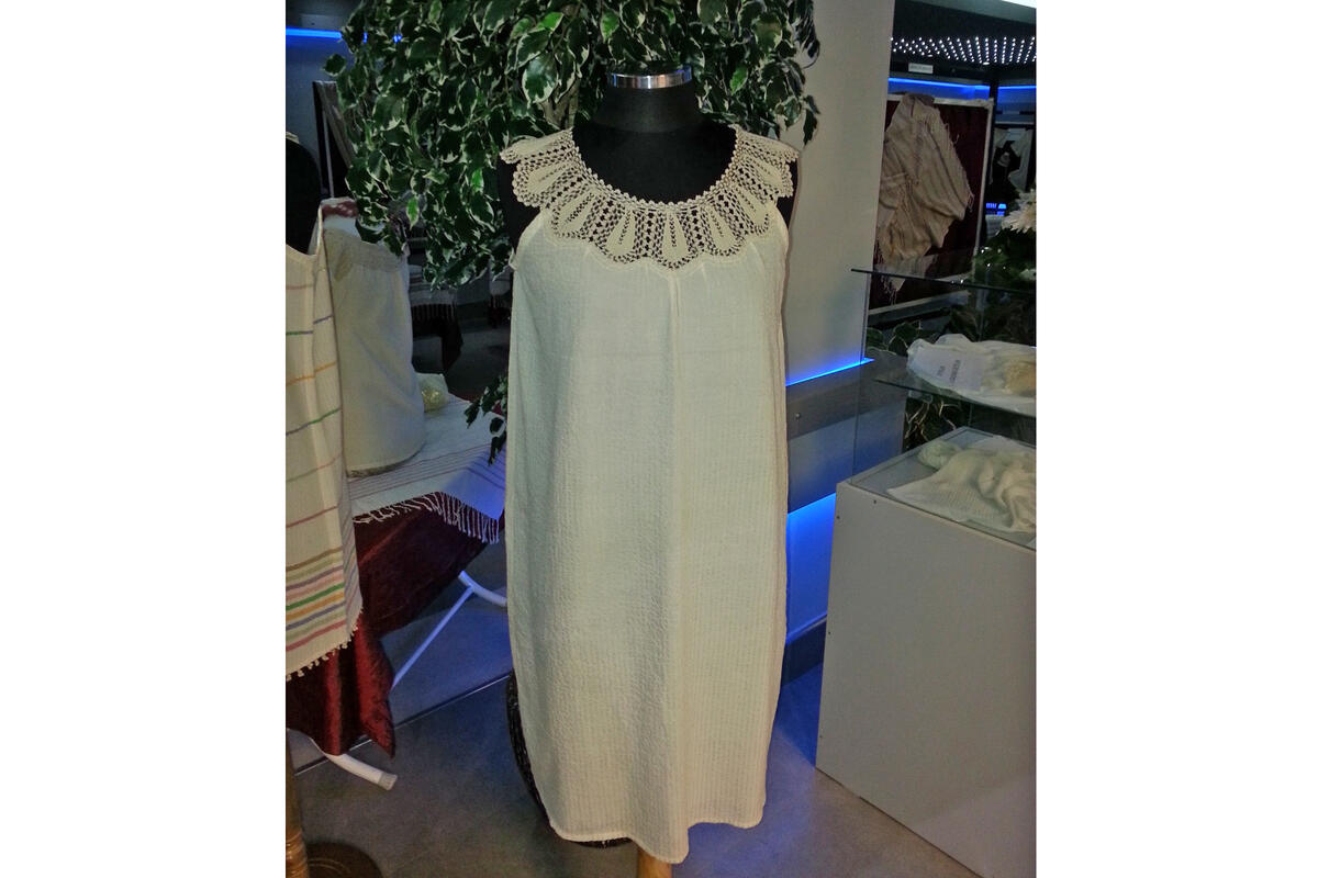 Fatma &Ouml;zkahraman: "Webstoffe - Kleid"